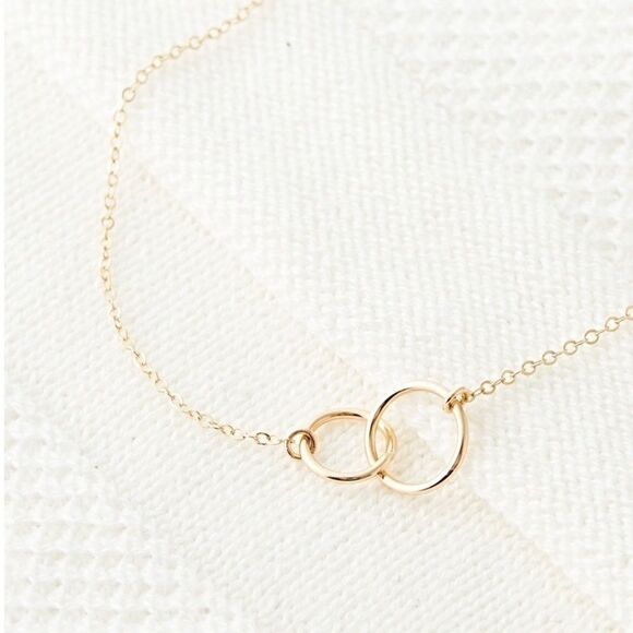 Gold Tone Linked Circle Necklace - Picture 1 of 2